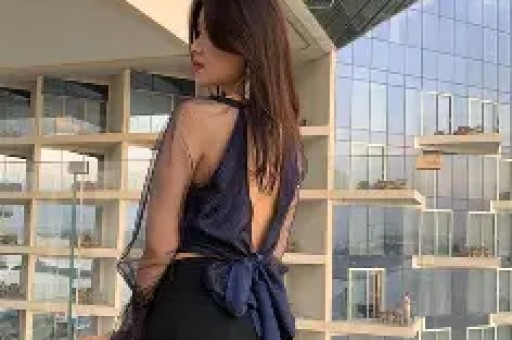女主浮出水面！马克龙被爱妻“掌掴”线岁身姿饱满