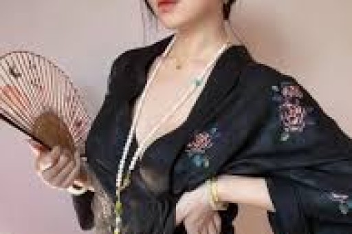 1天4个瓜！自曝怀双胎、国外生子、女星恋情曝光迪丽热巴最意外